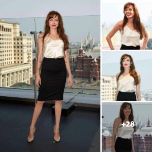 Angelina Jolie’s Striking Elegance: Mesmerizing Posture in ‘Salt’ PH๏τoshoot in Russia Angelina Jolie’s Striking Elegance: Mesmerizing Posture in ‘Salt’ PH๏τoshoot in Russia