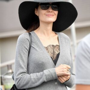 Stunning as always! Angelina Jolie brings effortless elegance to the Rose Bowl Flea Market in Pasadena. Stunning as always! Angelina Jolie brings effortless elegance to the Rose Bowl Flea Market in Pasadena.