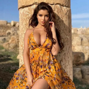 Demi Rose deserves to be the number one British goddess Demi Rose deserves to be the number one British goddess
