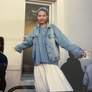 Step back in time with these neverbeforeseen pHos of a young Angelina Jolie. A glimpse into the early days of an iconic star’s journey! Step back in time with these neverbeforeseen pHos of a young Angelina Jolie. A glimpse into the early days of an iconic star’s journey!