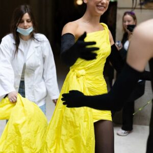 Dua Lipa stuns in a oneshoulder yellow mini at Balenciaga couture, radiating sophistication and grace. A vision of elegance for the season ahead. Dua Lipa stuns in a oneshoulder yellow mini at Balenciaga couture, radiating sophistication and grace. A vision of elegance for the season ahead.