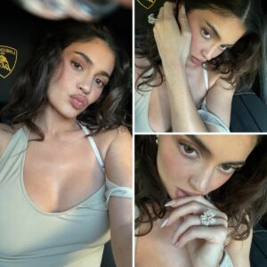 New PH๏τo of Kylie Jenner in her Lamborghini 📸 🖤 New PH๏τo of Kylie Jenner in her Lamborghini 📸 🖤