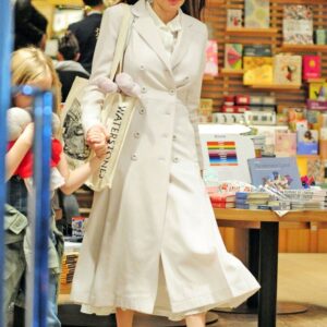 Step into elegance and sophistication with Angelina Jolie’s mesmerizing new secretarystyle ensemble. A true vision of grace and style! Step into elegance and sophistication with Angelina Jolie’s mesmerizing new secretarystyle ensemble. A true vision of grace and style!