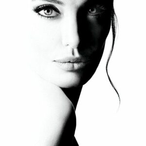 Angelina Jolie makes rare comments about her mother Angelina Jolie makes rare comments about her mother