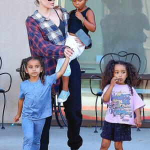 Khloe Kardashian showing her supermom skills as she takes 3 KarJenner kids to karate class! These adorable pH๏τos will melt your heart. Khloe Kardashian showing her supermom skills as she takes 3 KarJenner kids to karate class! These adorable pH๏τos will melt your heart.