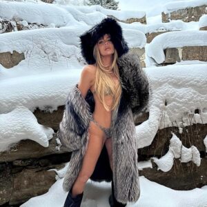 Embrace the winter wonderland vibes with Khloe Kardashian’s fierce Gucci and faux fur look! Serving up major mob wife style with atтιтude. Embrace the winter wonderland vibes with Khloe Kardashian’s fierce Gucci and faux fur look! Serving up major mob wife style with atтιтude.