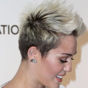 Miley Cyrus, Please Don’t Grow Out Your Hair (an Impᴀssioned Plea Featuring Her 3 Best Short-Hair Moments)